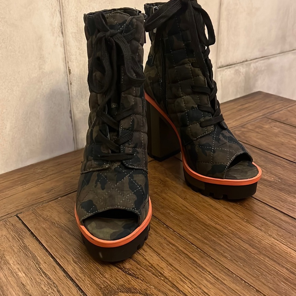 Jessica Simpson boots